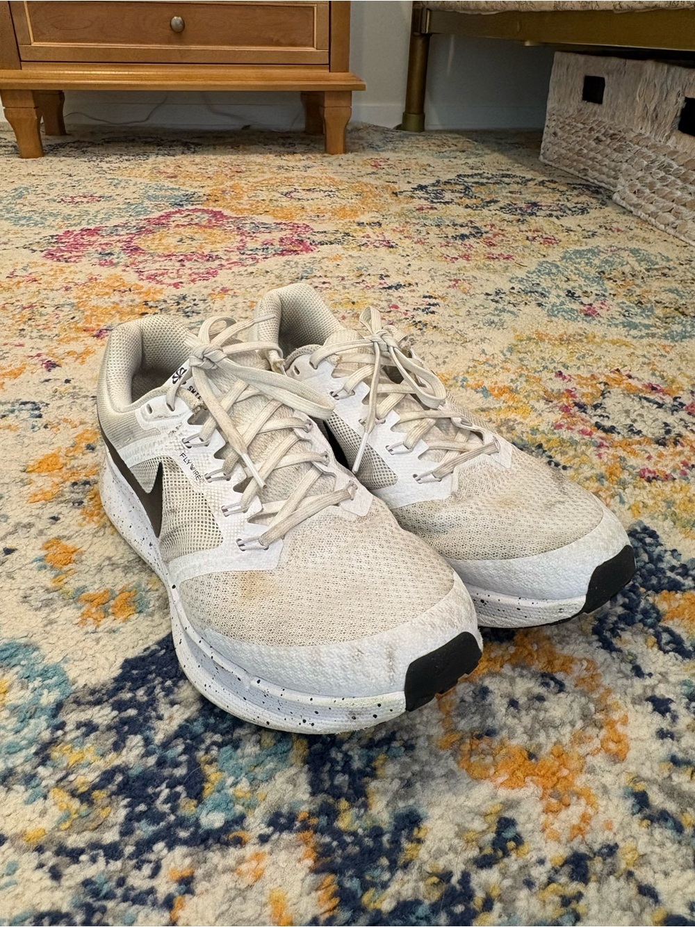 Nike Women’s  White Athletic Running Shoes with Speckled support
